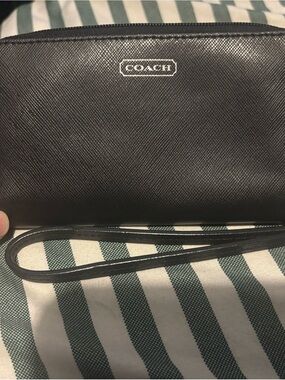 Coach Small Black Leather Wristlet Tag